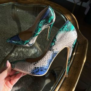 Beautiful shoes in good condition without scratches